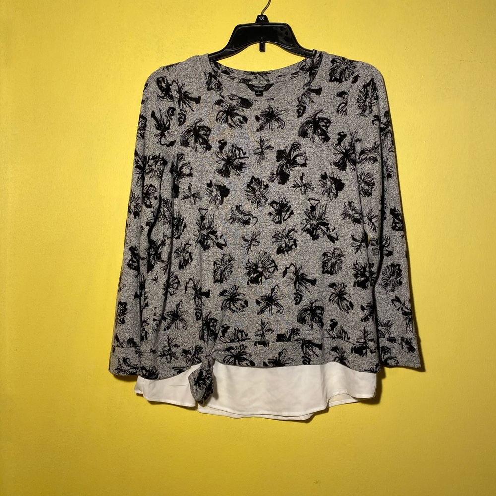 Simply Vera Grey Top with Black Flowers